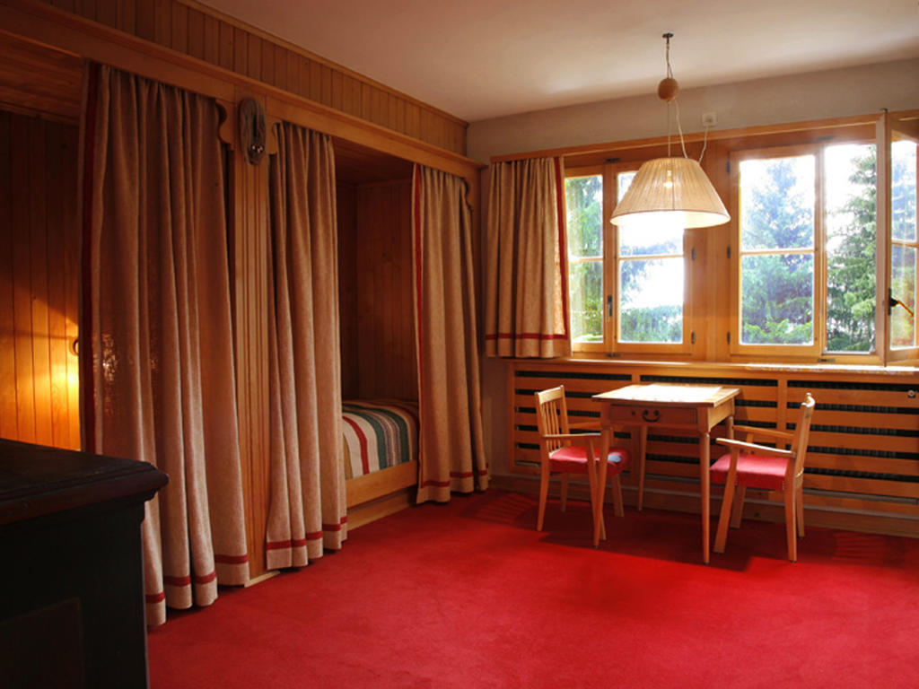Doppelzimmer mit Gemeinschaftsbad und Balkon